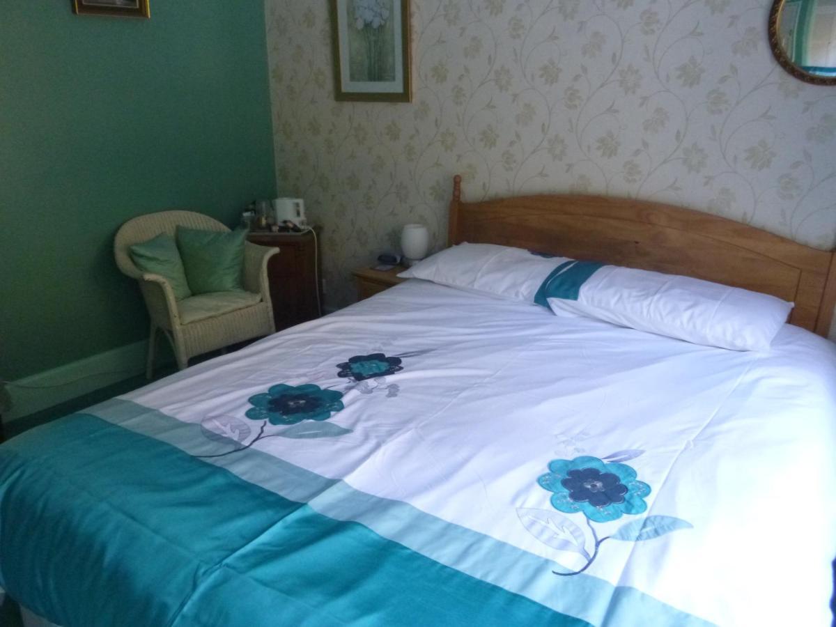 Chart House Bed And Breakfast Dorking Exterior photo