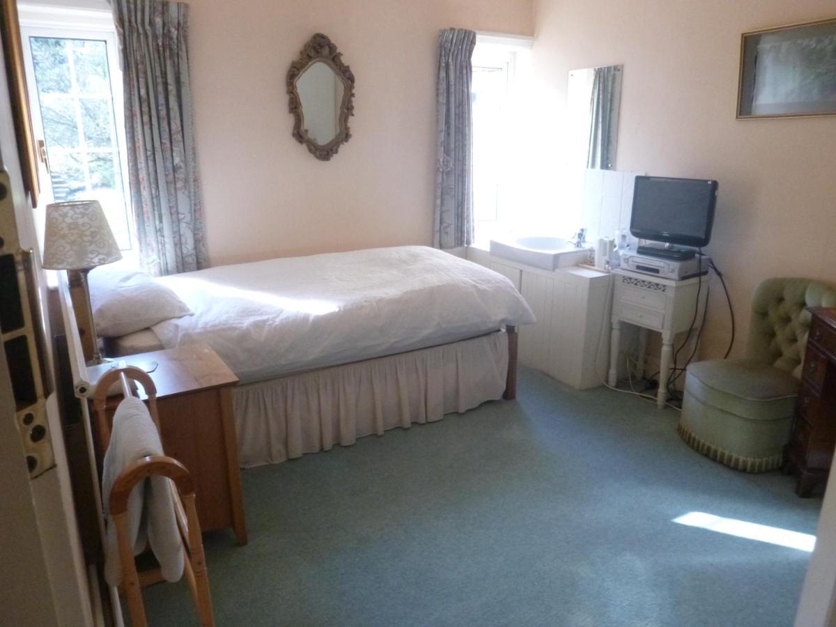 Chart House Bed And Breakfast Dorking Exterior photo